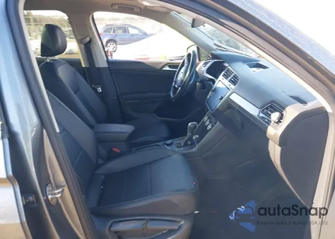 2019 Volkswagen Tiguan 2.0T Se/2.0T Sel/2.0T Sel R-Line/2.0T Sel R-Line Black z USA, uszkodzony, nr VIN 3VV2B7AX3KM034989